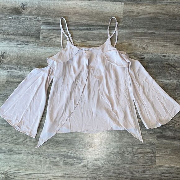 NWT Wishlist Apparel Blush Cold Shoulder Top - Picture 1 of 4